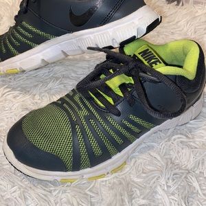 NIKE Training Boys Sneakers